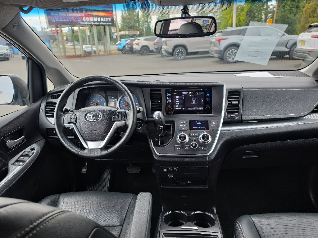 Used 2015 Toyota Sienna SE FWD image 22