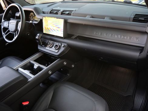 Used 2025 Land Rover Defender 110 X image 21