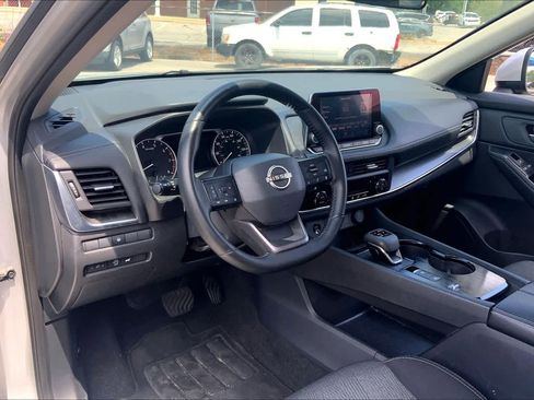 Used 2025 Nissan Rogue SV FWD image 18