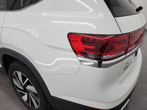 Used 2025 Volkswagen Atlas SE image 31