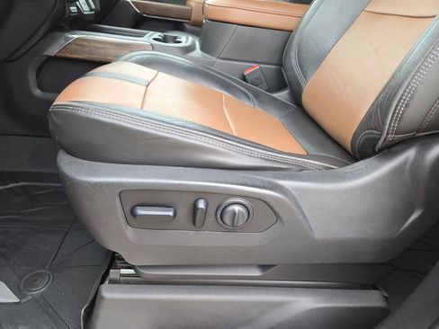 Used 2019 Chevrolet Silverado 1500 High Country w/ Technology Package image 17