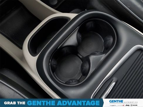 Used 2019 Chrysler Pacifica Limited image 22