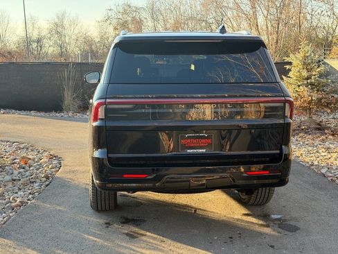 New 2025 Lincoln Navigator Reserve image 4