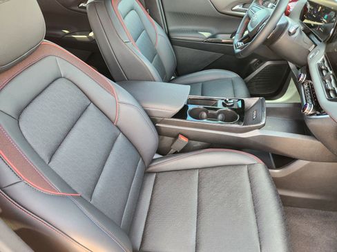 Used 2025 Chevrolet Equinox RS FWD image 23