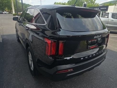 Used 2022 Kia Sorento LX FWD image 4