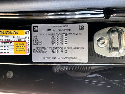 Used 2025 GMC Yukon AT4 w/ LPO, Floor Liner Package image 37