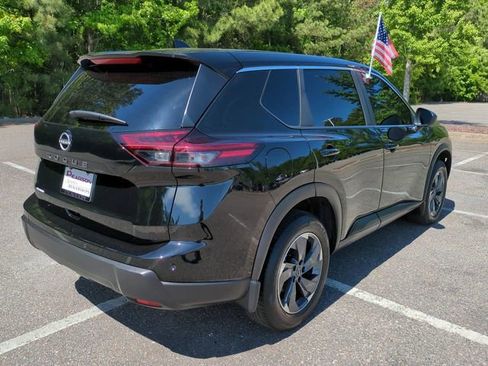 Used 2026 Nissan Rogue SV FWD image 4