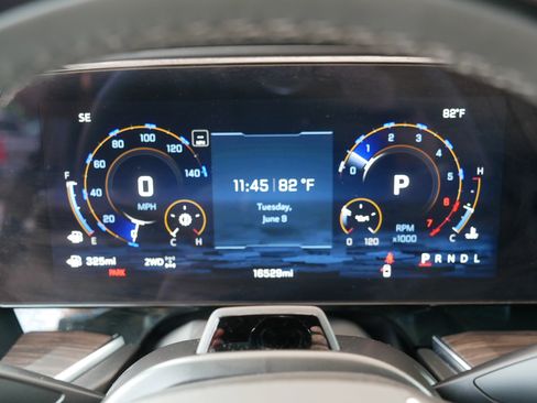 Used 2025 Chevrolet Tahoe Premier AWD/4WD image 21
