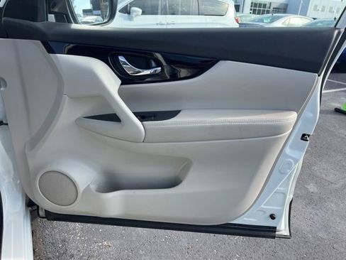 Used 2022 Nissan Rogue Sport SL w/ Premium Package image 34