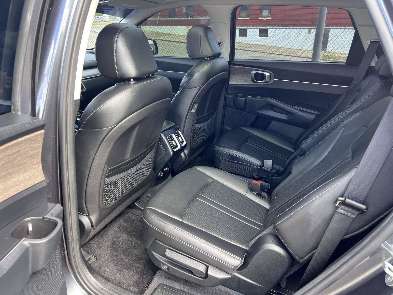 Used 2022 Kia Sorento EX w/ Panoramic Sunroof Package FWD image 18