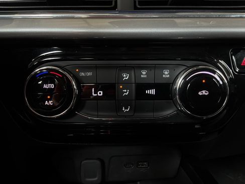 Used 2025 Chevrolet Trax LT FWD image 25