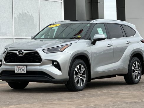 Certified 2024 Toyota Highlander XLE image 10