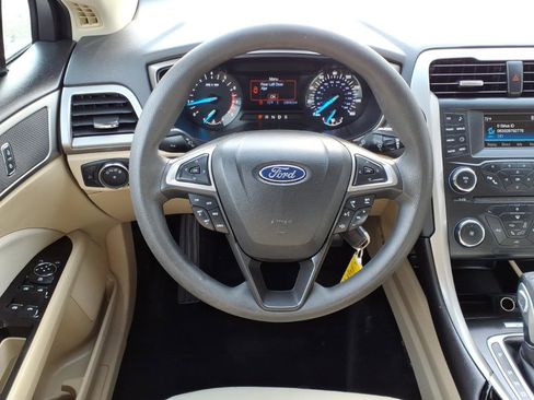 Used 2015 Ford Fusion SE FWD image 4