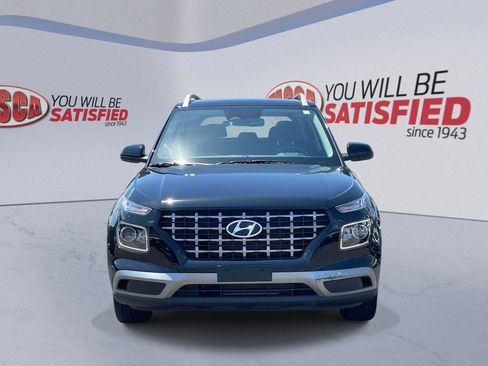 Used 2023 Hyundai Venue SEL FWD image 2