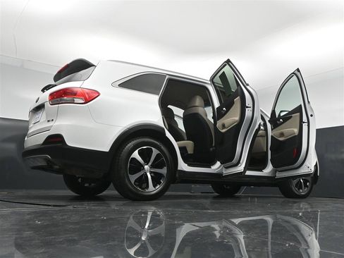 Used 2017 Kia Sorento EX AWD/4WD image 40