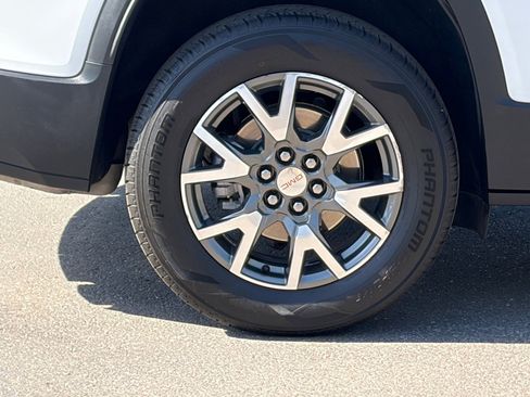 Used 2022 GMC Acadia SLE FWD image 10