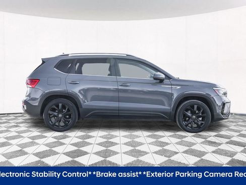 Certified 2022 Volkswagen Taos SE w/ IQ.Drive SE Package image 12