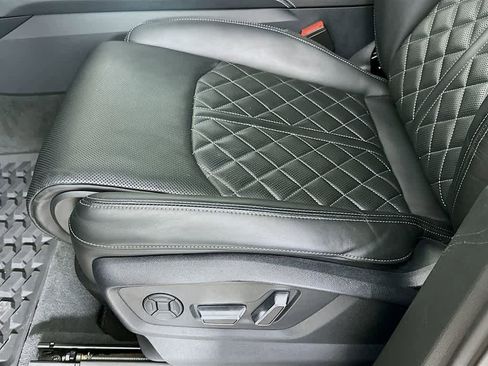 Used 2021 Audi SQ7 Premium Plus w/ Executive Package image 32