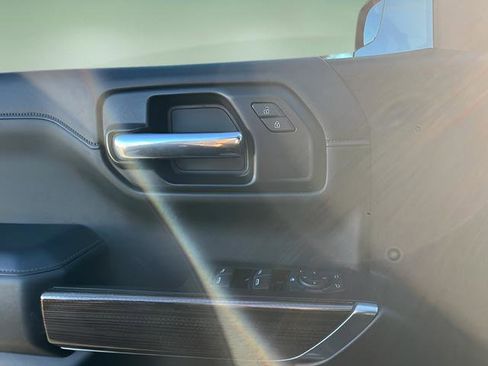 Used 2020 Chevrolet Silverado 1500 LT Trail Boss image 9