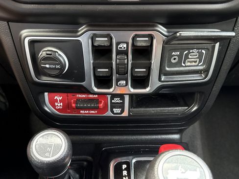Used 2021 Jeep Wrangler Unlimited Rubicon AWD/4WD image 24