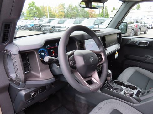 New 2025 Ford Bronco 4-Door image 8