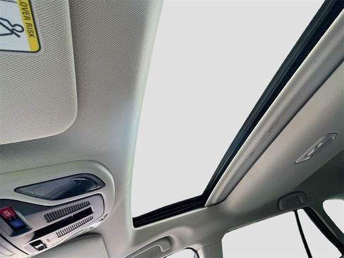 Used 2023 Subaru Outback Premium image 22