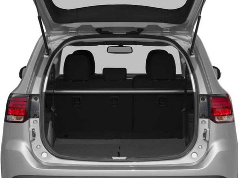 Used 2018 Mitsubishi Outlander SE image 12
