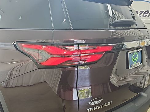 Used 2023 Chevrolet Traverse LT FWD image 40