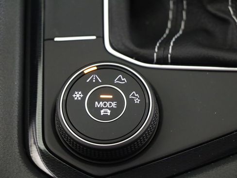 Used 2025 Volkswagen Taos SE image 36