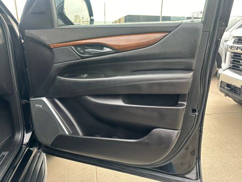 Used 2020 Cadillac Escalade ESV Premium Luxury image 23