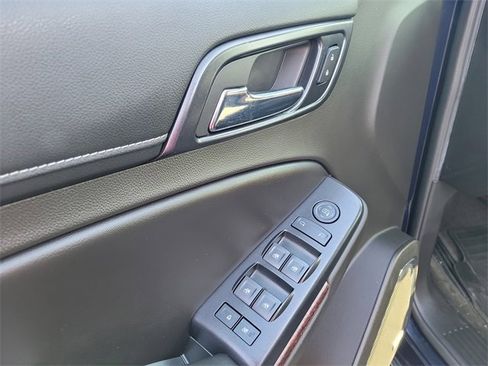 Used 2017 GMC Yukon XL SLE w/ SLE Value Package image 18