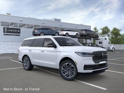 New 2026 Lincoln Navigator Reserve image 7