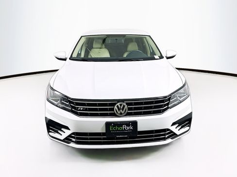 Used 2017 Volkswagen Passat 1.8T R-Line image 2