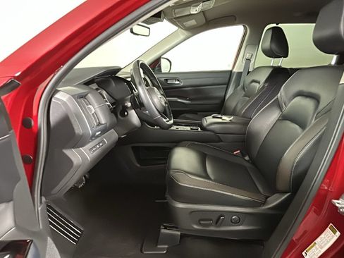 Used 2023 Nissan Pathfinder SL w/ Black Appearance Package AWD/4WD image 13
