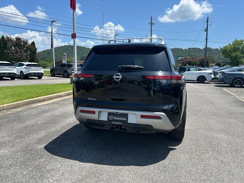 Used 2025 Nissan Pathfinder SL w/ SL Premium Package AWD/4WD image 3