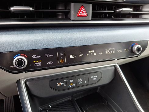 New 2026 Kia Carnival EX image 16