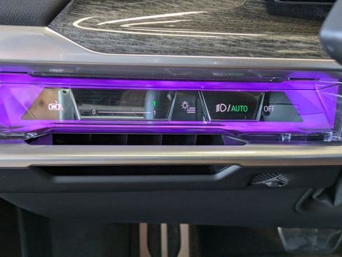 Used 2023 BMW 740i image 20