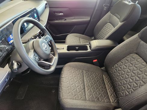 Used 2025 Nissan Kicks SV image 14