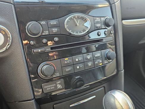 Used 2017 INFINITI QX70 2WD w/ Premium Package image 39