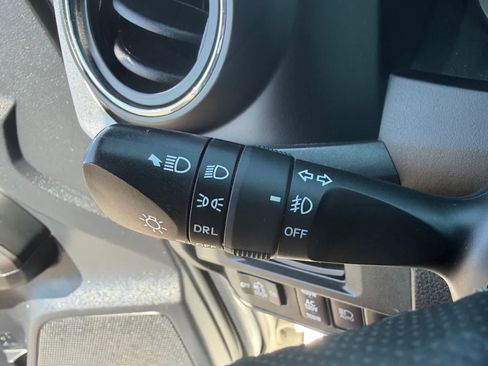 Used 2018 Toyota Tacoma TRD Off-Road w/ Technology Package AWD/4WD image 23