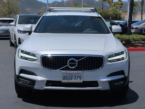 Used 2018 Volvo V90 T6 Cross Country AWD/4WD image 3