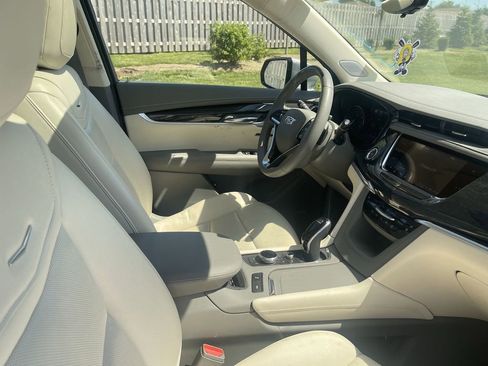Used 2023 Cadillac XT6 Premium Luxury w/ Technology Package AWD/4WD image 34