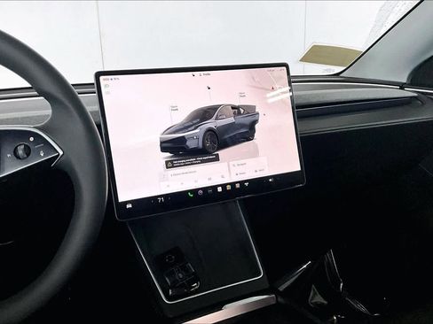 Used 2026 Tesla Model Y AWD image 6