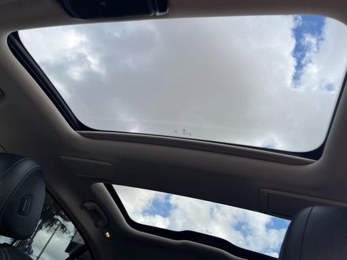 Used 2019 BMW 740i image 23