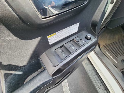 Used 2017 Toyota Tacoma TRD Off-Road image 14