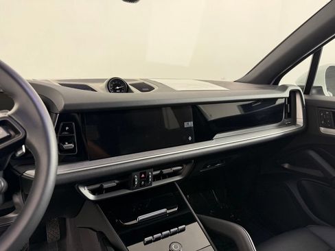 Certified 2026 Porsche Cayenne E-Hybrid AWD/4WD image 21
