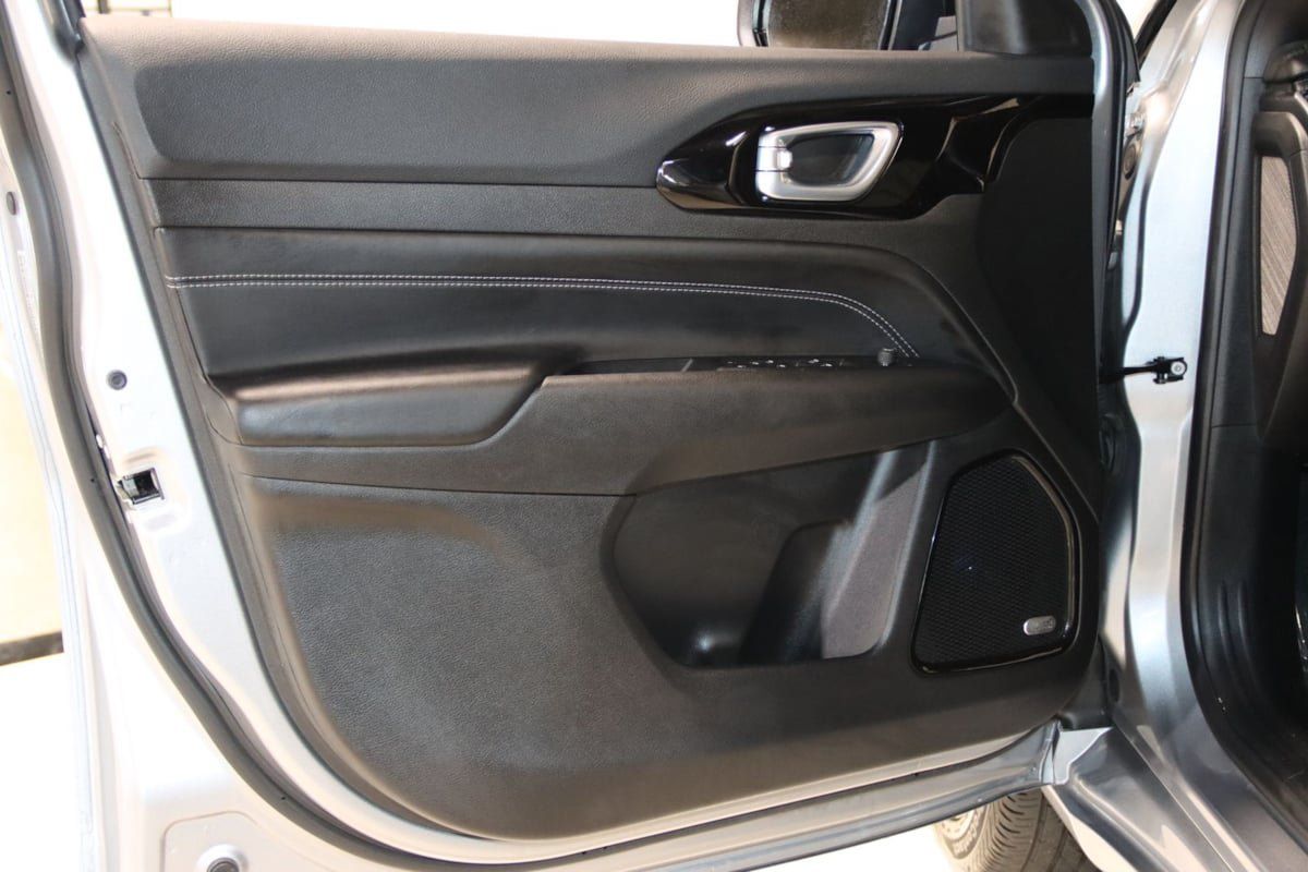 Used 2022 Jeep Compass High Altitude AWD/4WD image 32