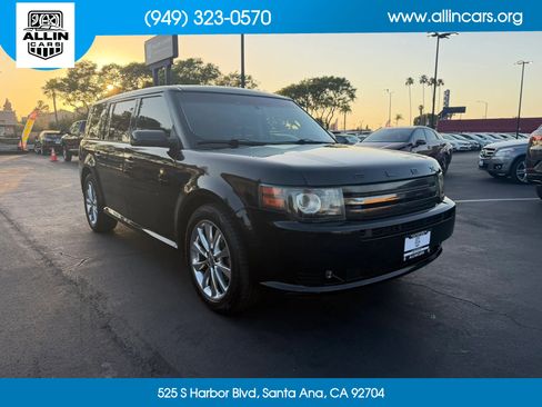 Used 2011 Ford Flex Titanium FWD image 3