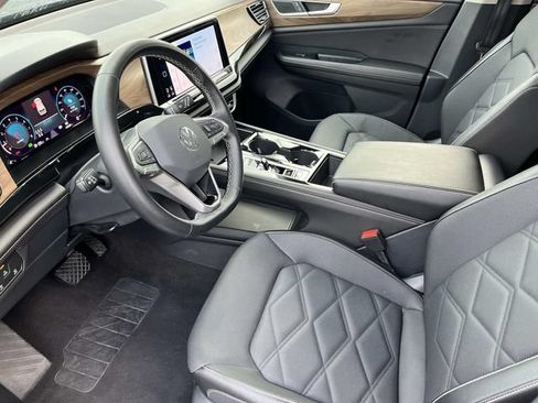 Used 2025 Volkswagen Atlas SE AWD/4WD image 25