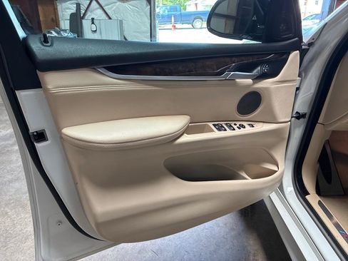 Used 2015 BMW X5 xDrive50i AWD/4WD image 46